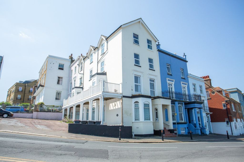 2 bed flat for saleSunny Mead Court, 4 Central Parade, Herne Bay, Kent CT6