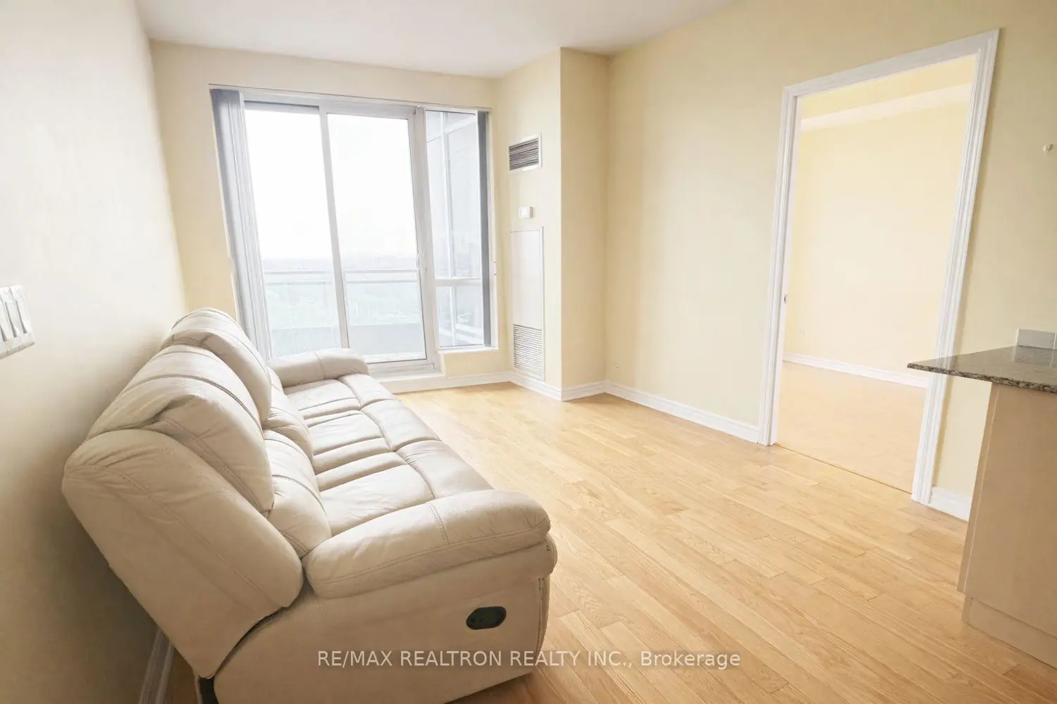 18 Holmes Avenue 1102 photo 4