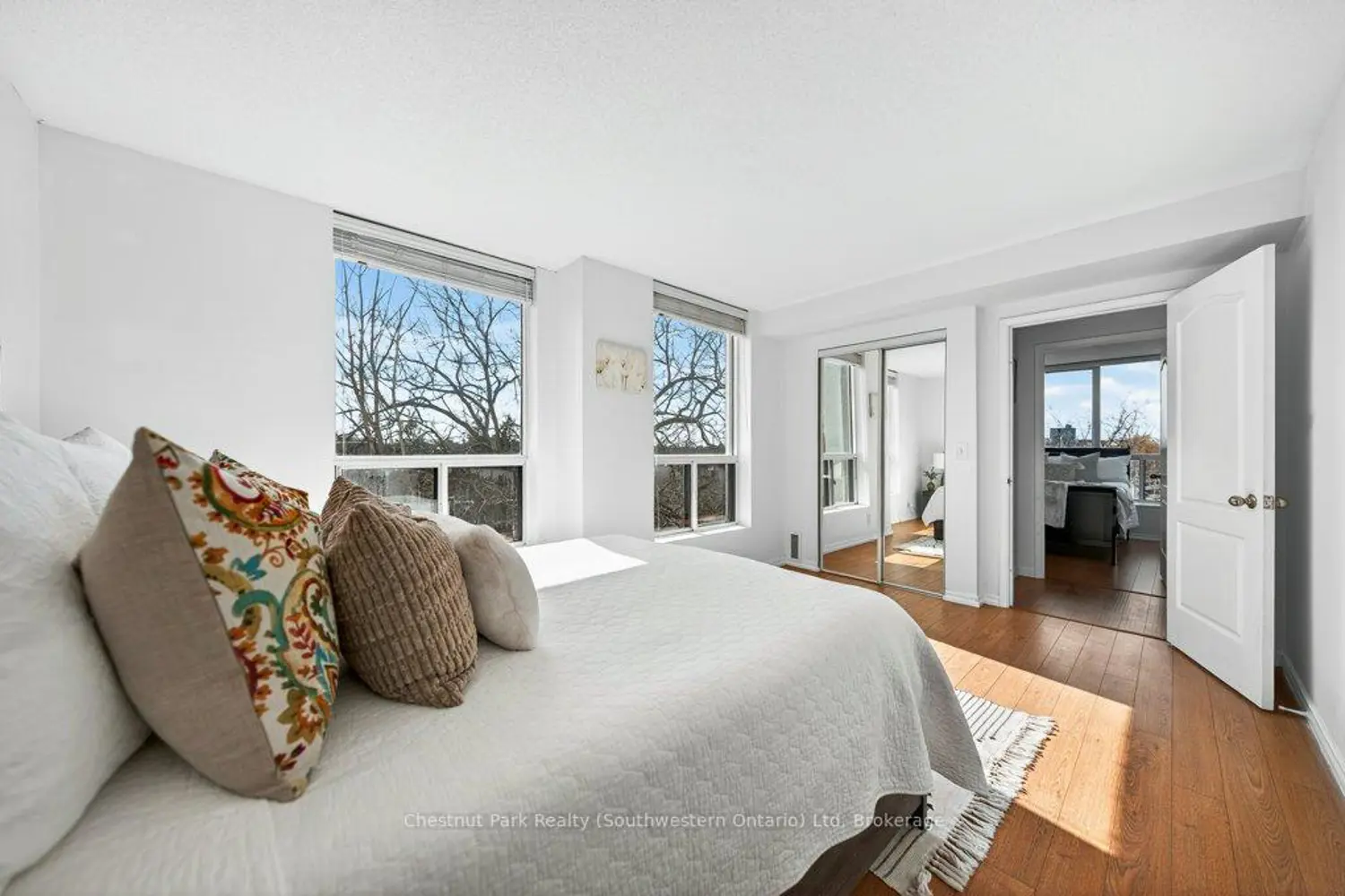 107 Bagot Street 501 photo 3