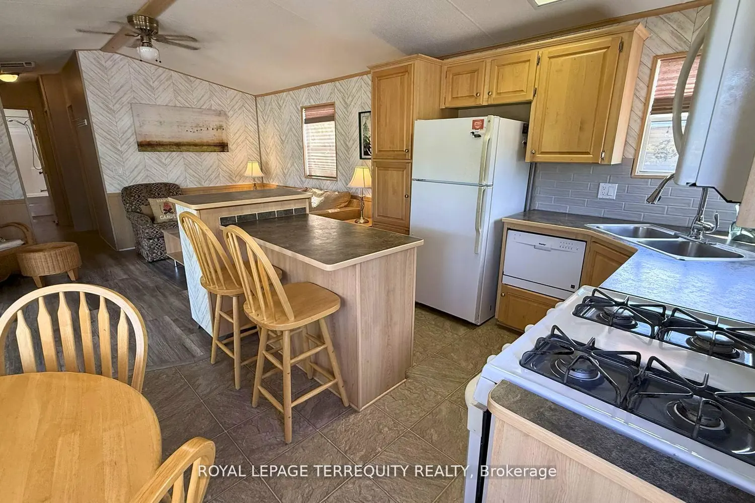 Additional image 17 of 328 Rockview