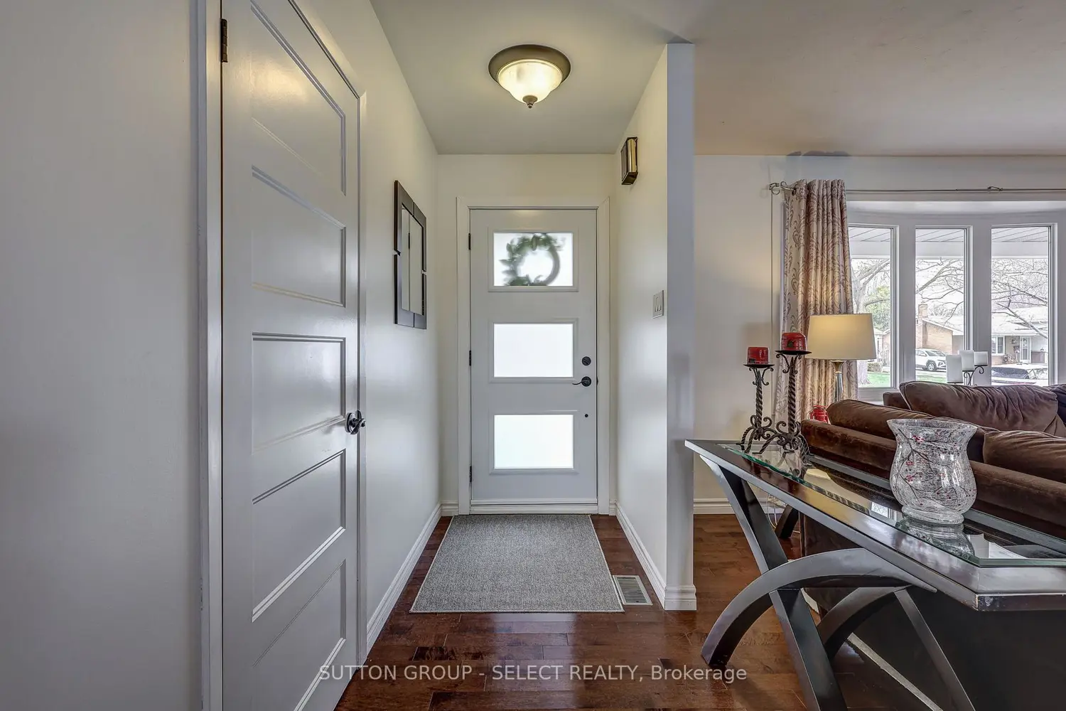 116 Downing Crescent photo 3