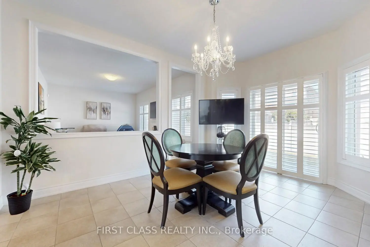 93 Royal West Drive photo 5