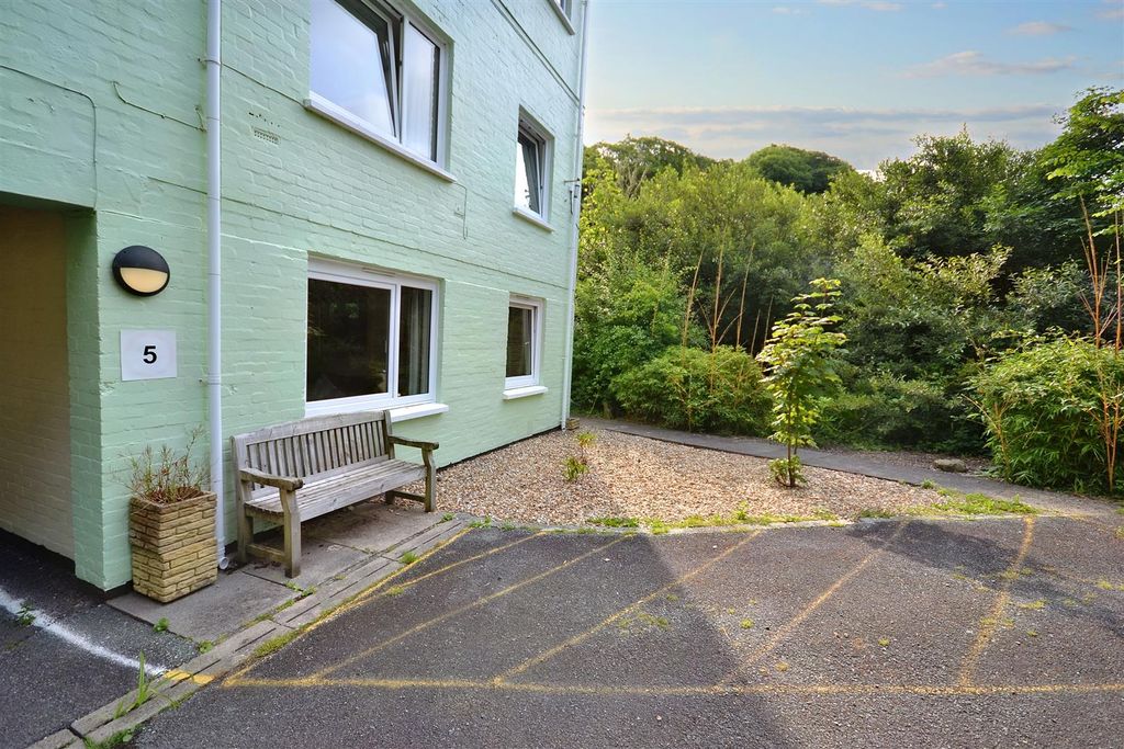 2 bed flat for saleHaven Court, Little Haven, Haverfordwest SA62