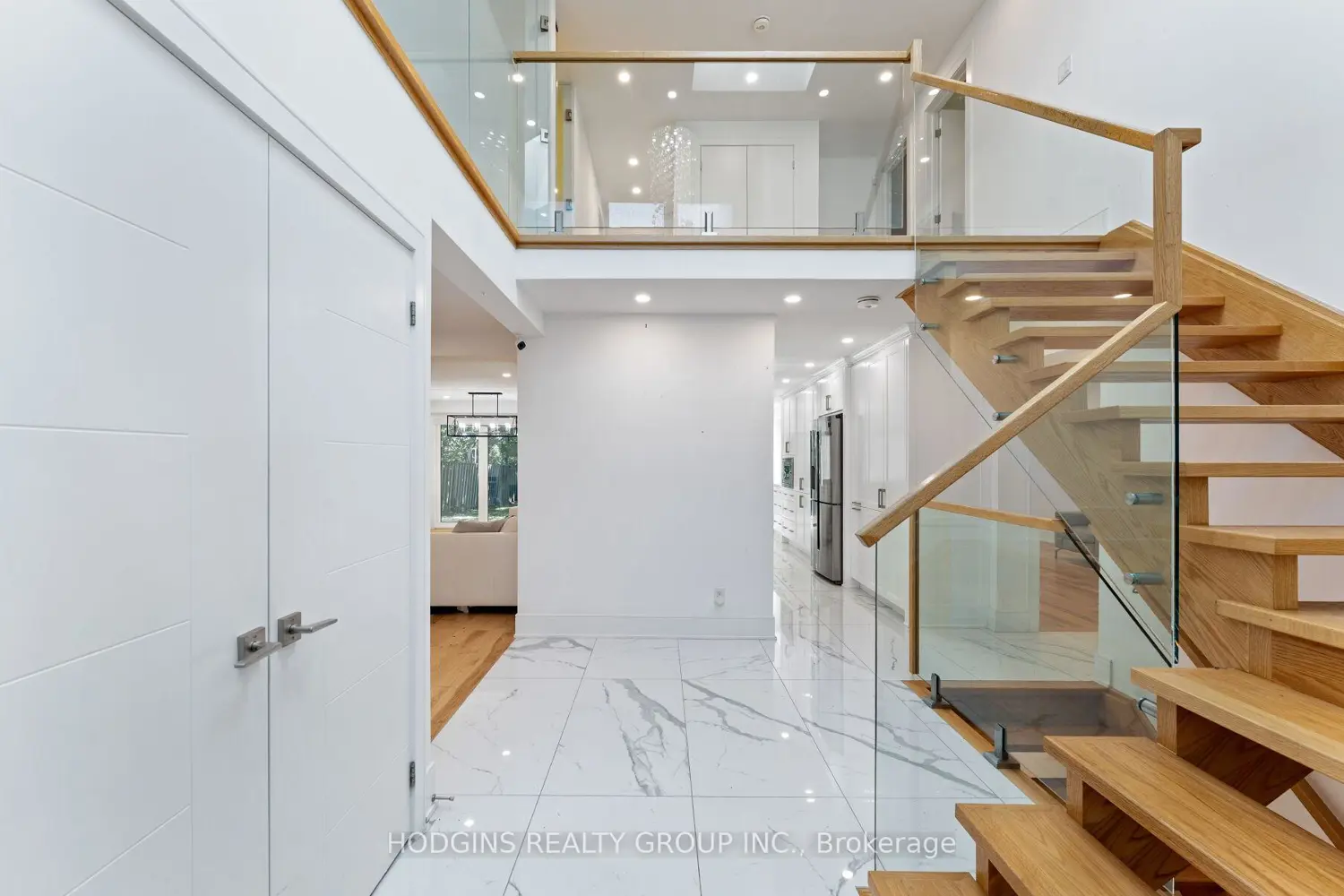 1670 Caverly Court photo 2