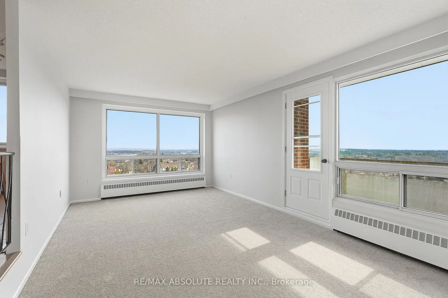 915 Elmsmere Road 1010 photo 4