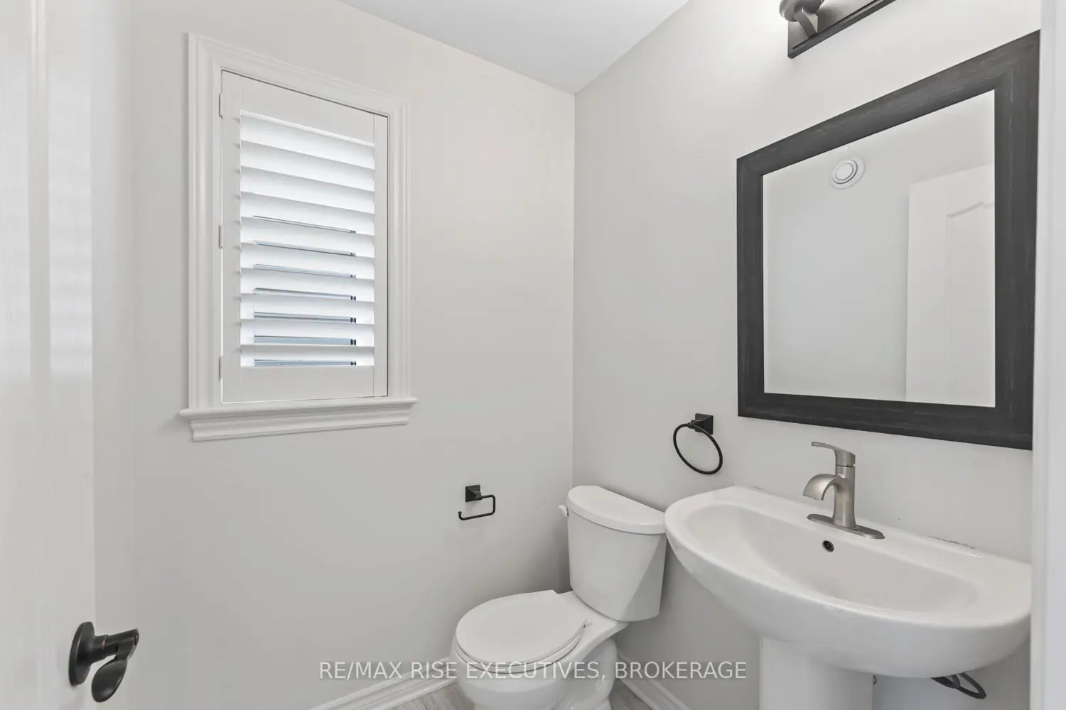 648 Halloway Drive photo 5