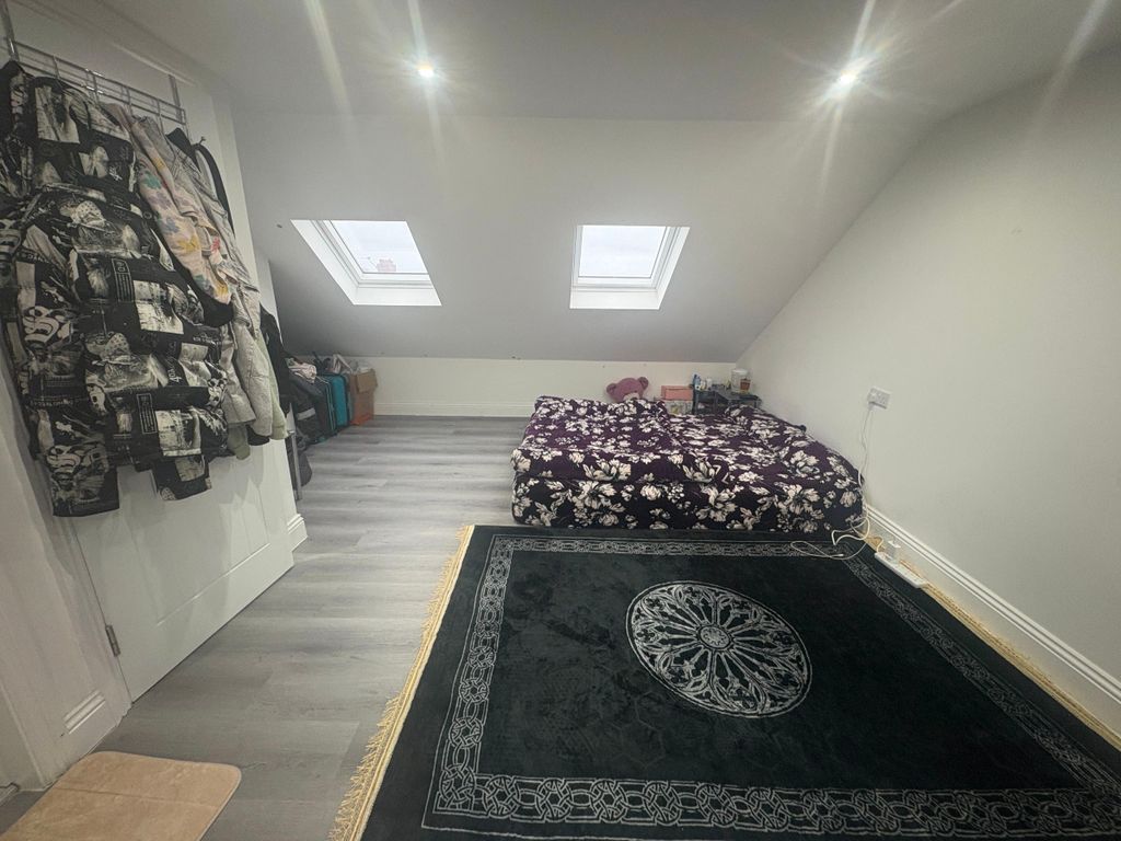 Additional image 23 of 6 bed semi-detached house for saleWentworth Crescent, Hayes UB3