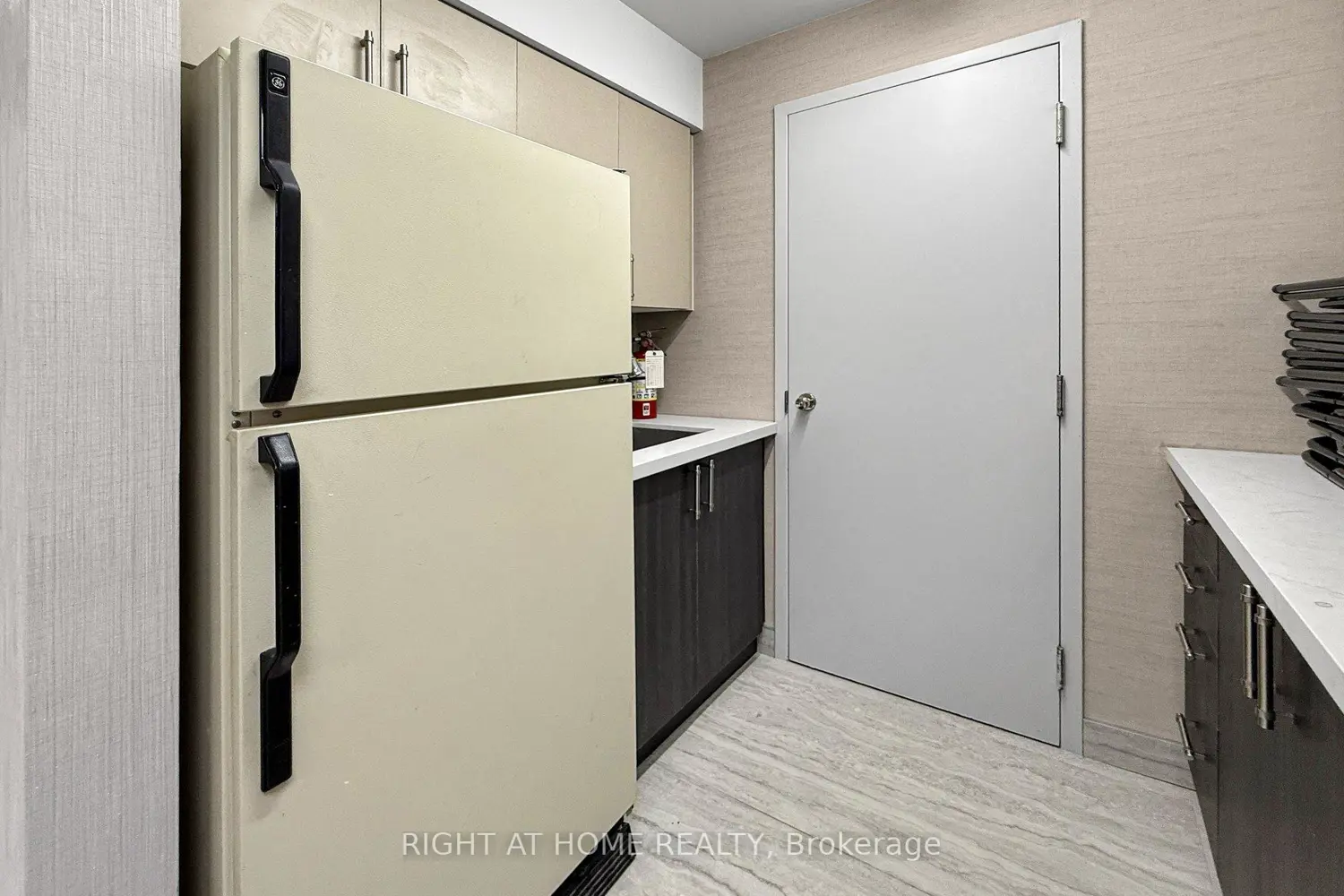 Additional image 17 of 2100 John Street 216