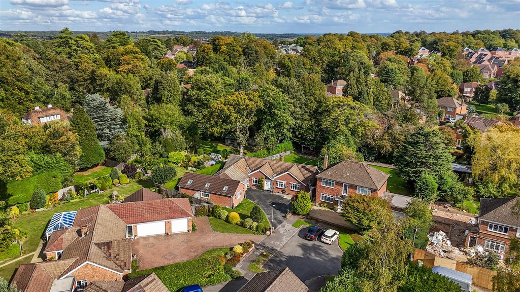 Additional image 7 of 6 bed detached house for saleMerlewood Close, High Wycombe HP11