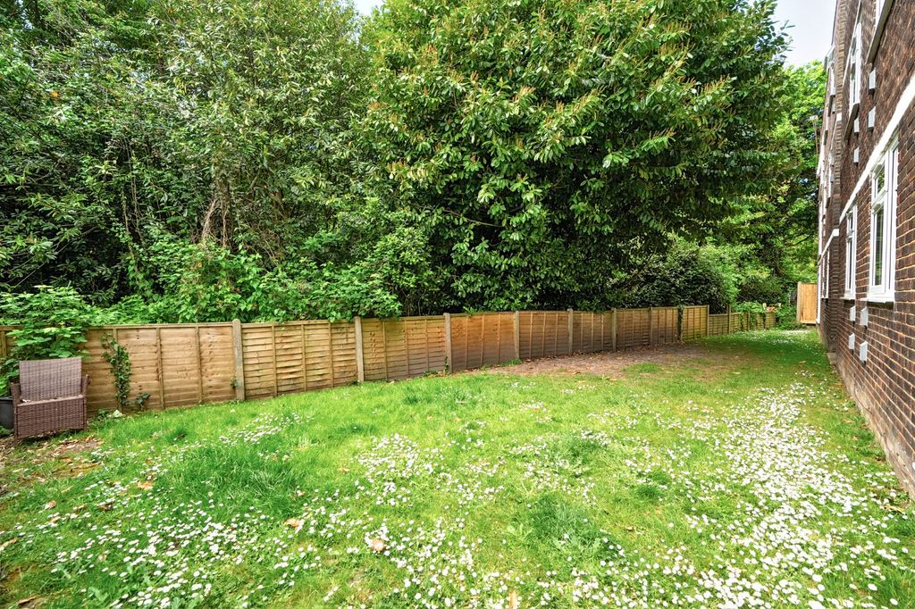 Additional image 11 of 2 bed flat for saleJuniper Square, Havant, Hampshire PO9