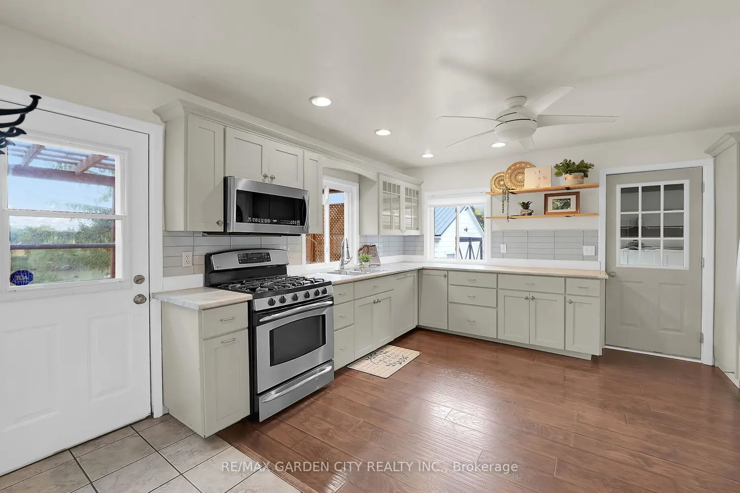 5124 Canborough Road photo 4