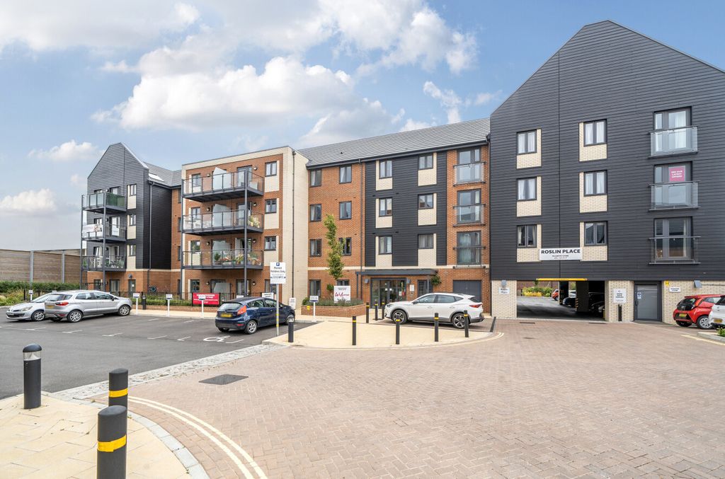 Additional image 14 of 1 bed flat for saleStation Road, Hook, Hampshire RG27
