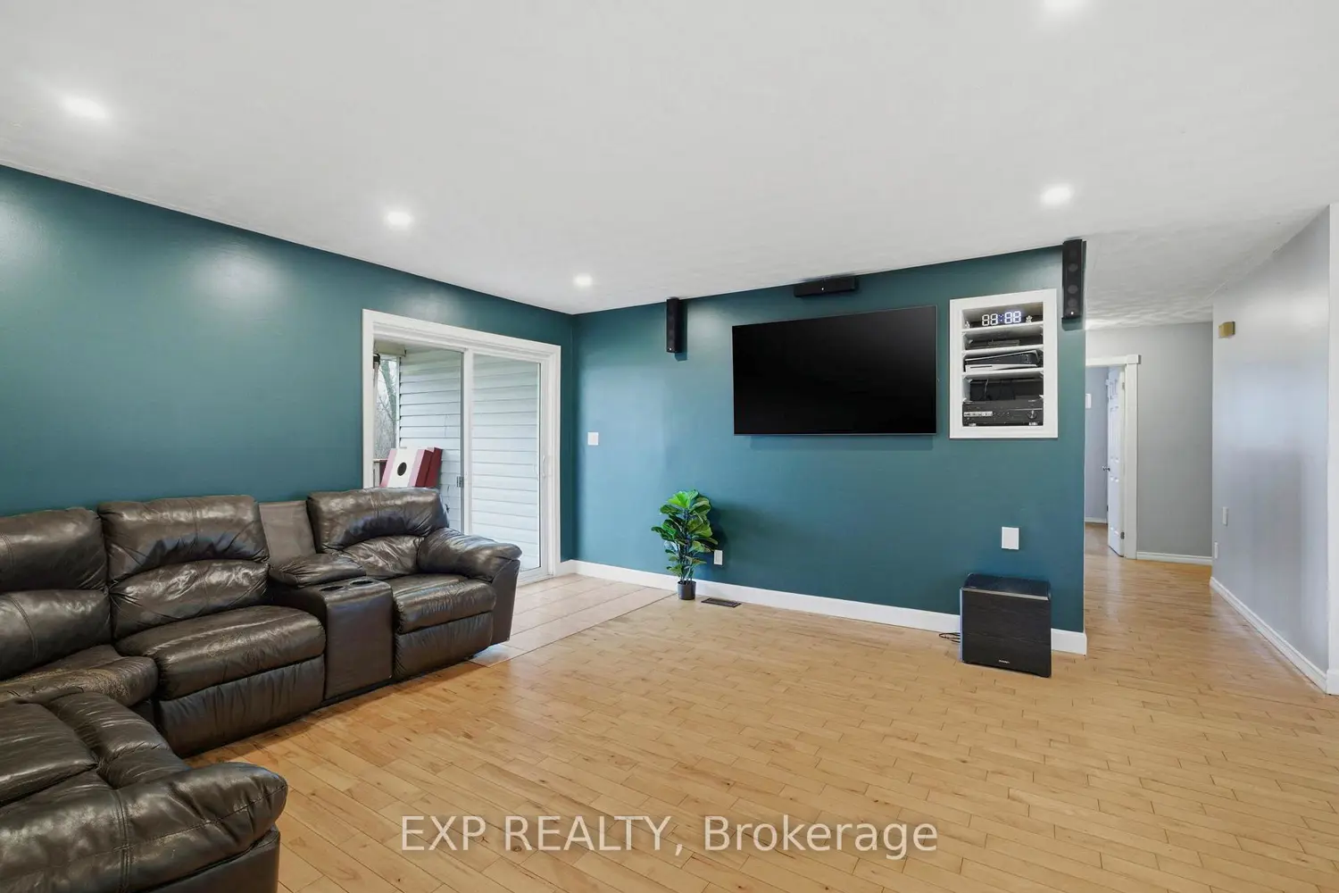 16220 Northfield Road photo 5