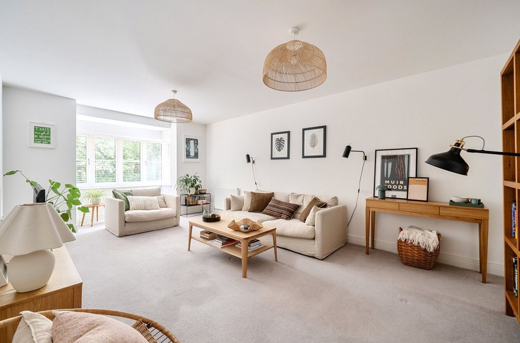 Additional image 3 of 5 bed detached house for saleUnwin Close, Hook, Hampshire RG27