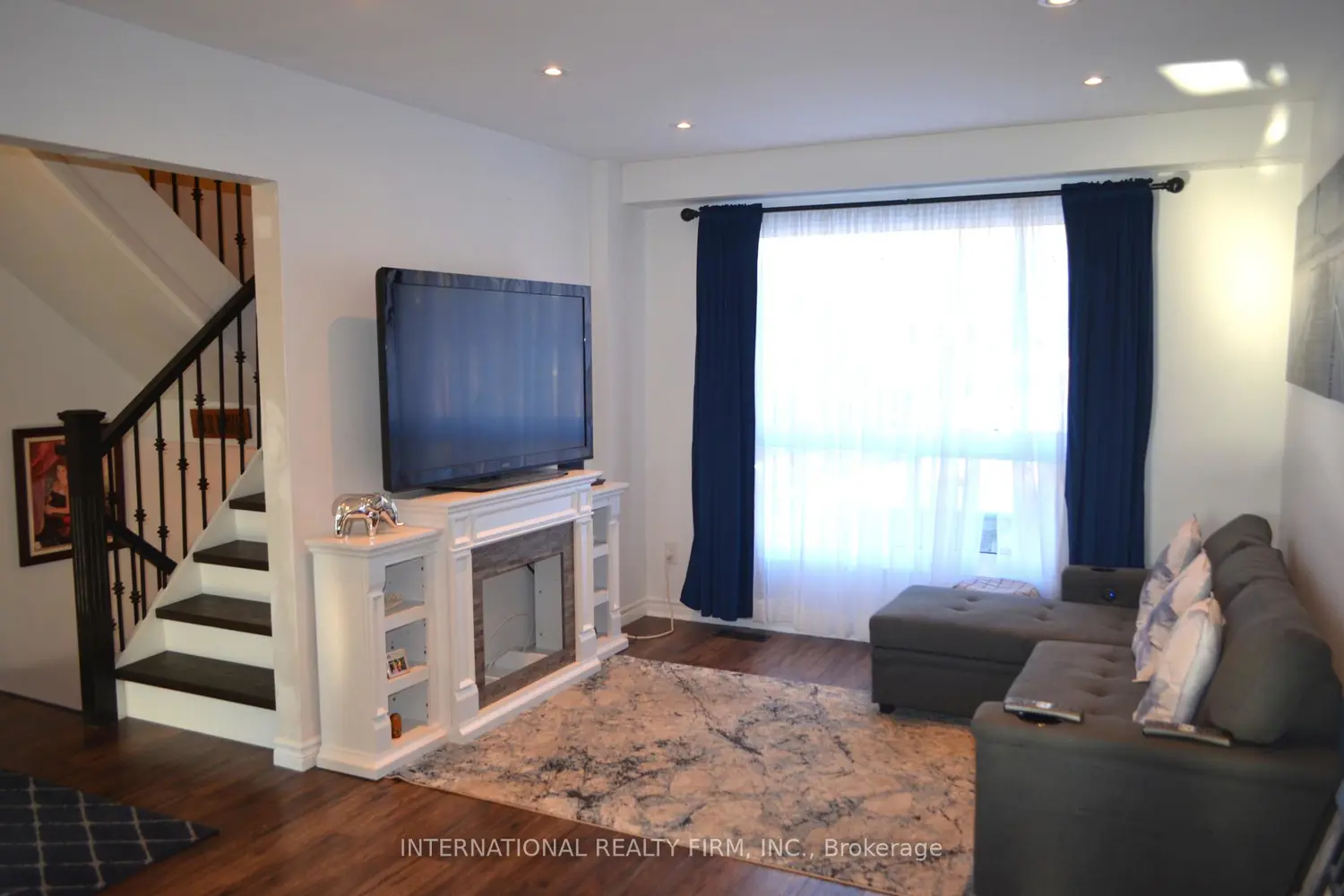 222 Pearson Street 15 photo 3
