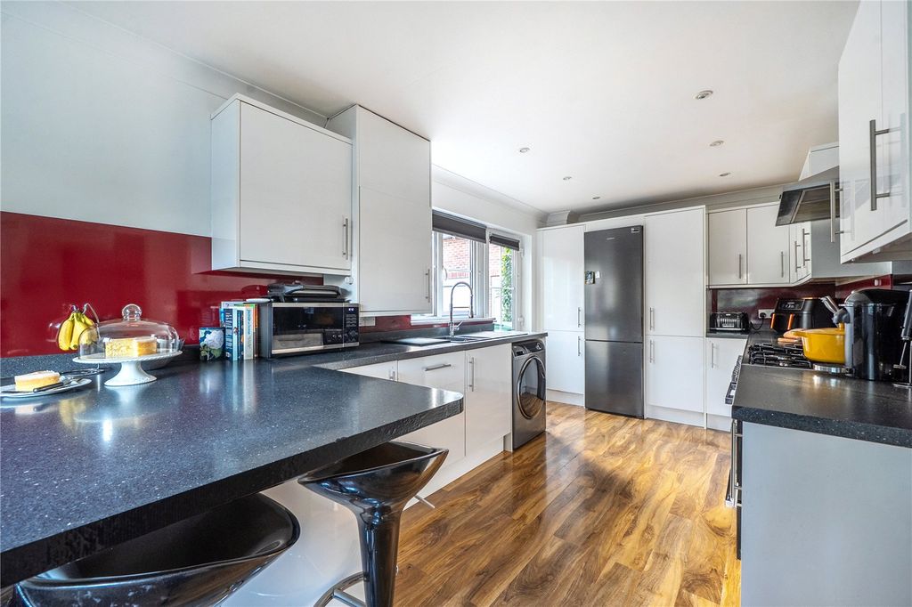 Additional image 23 of 5 bed semi-detached house for saleKingsbridge End, Hook, Hampshire RG27