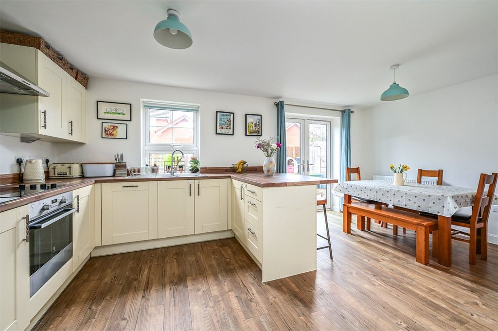 Additional image 5 of 4 bed detached house for saleViney Close, Hook, Hampshire RG27