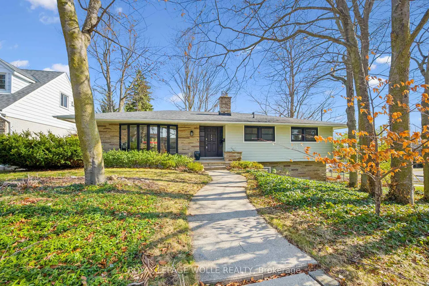 144 Ripplewood Crescent photo 2