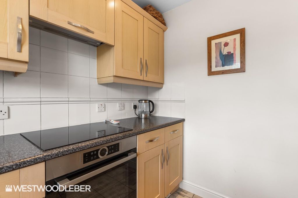Additional image 13 of 3 bed flat for salePlomer Avenue, Hoddesdon EN11