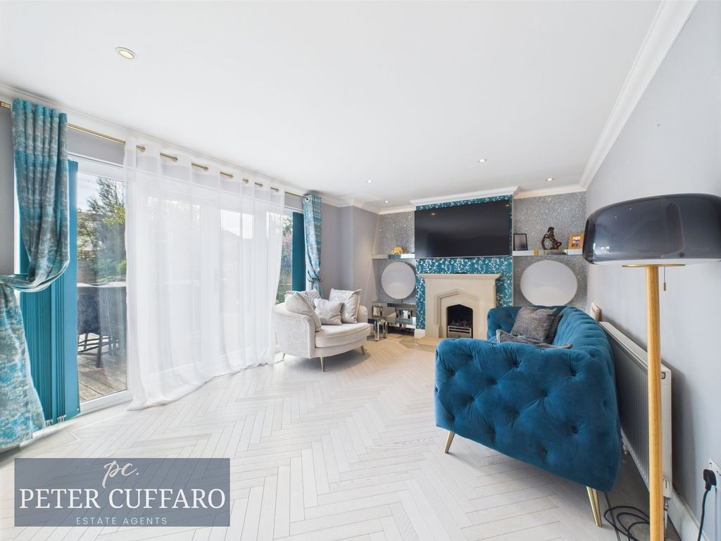 Additional image 2 of 4 bed detached house for saleDerby Road, Hoddesdon EN11