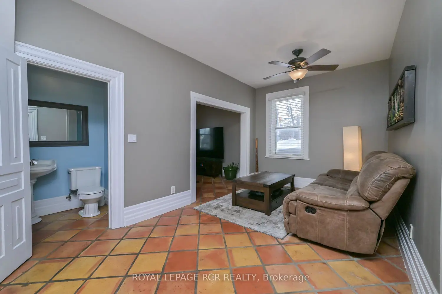 48 Townline photo 4