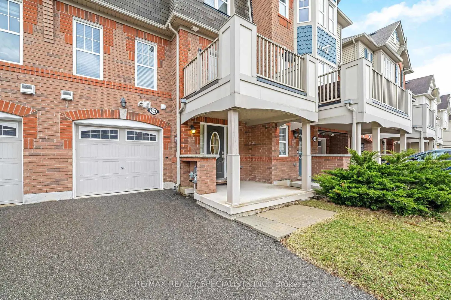 562 Pharo Point