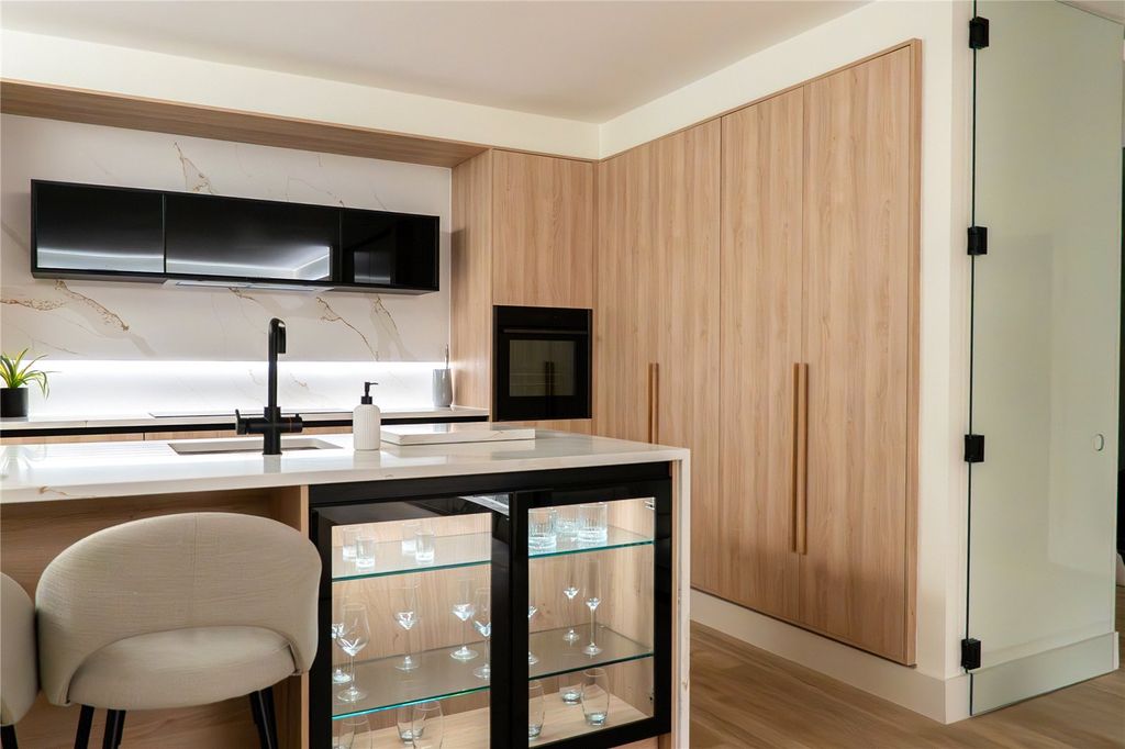 Additional image 6 of 2 bed flat for saleEvans Wharf, Hemel Hempstead, Hertfordshire HP3