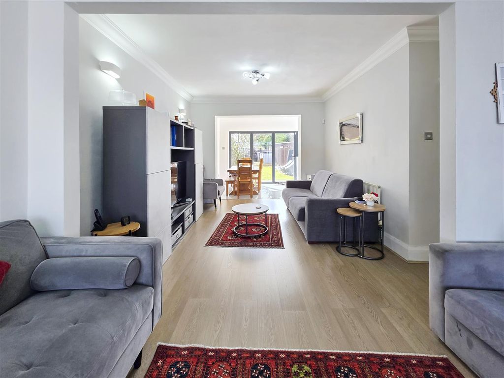 Additional image 6 of 4 bed semi-detached house for saleGledwood Gardens, Hayes UB4