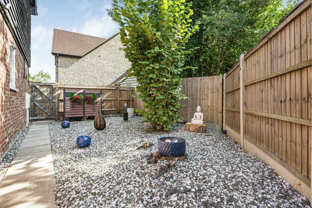 Additional image 41 of 3 bed detached house for saleFlint Close, Rotherfield Greys, Henley-On-Thames RG9