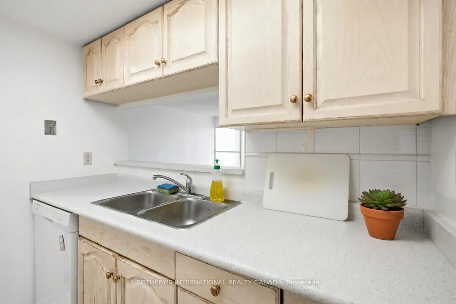 75 King Street 1609 photo 4