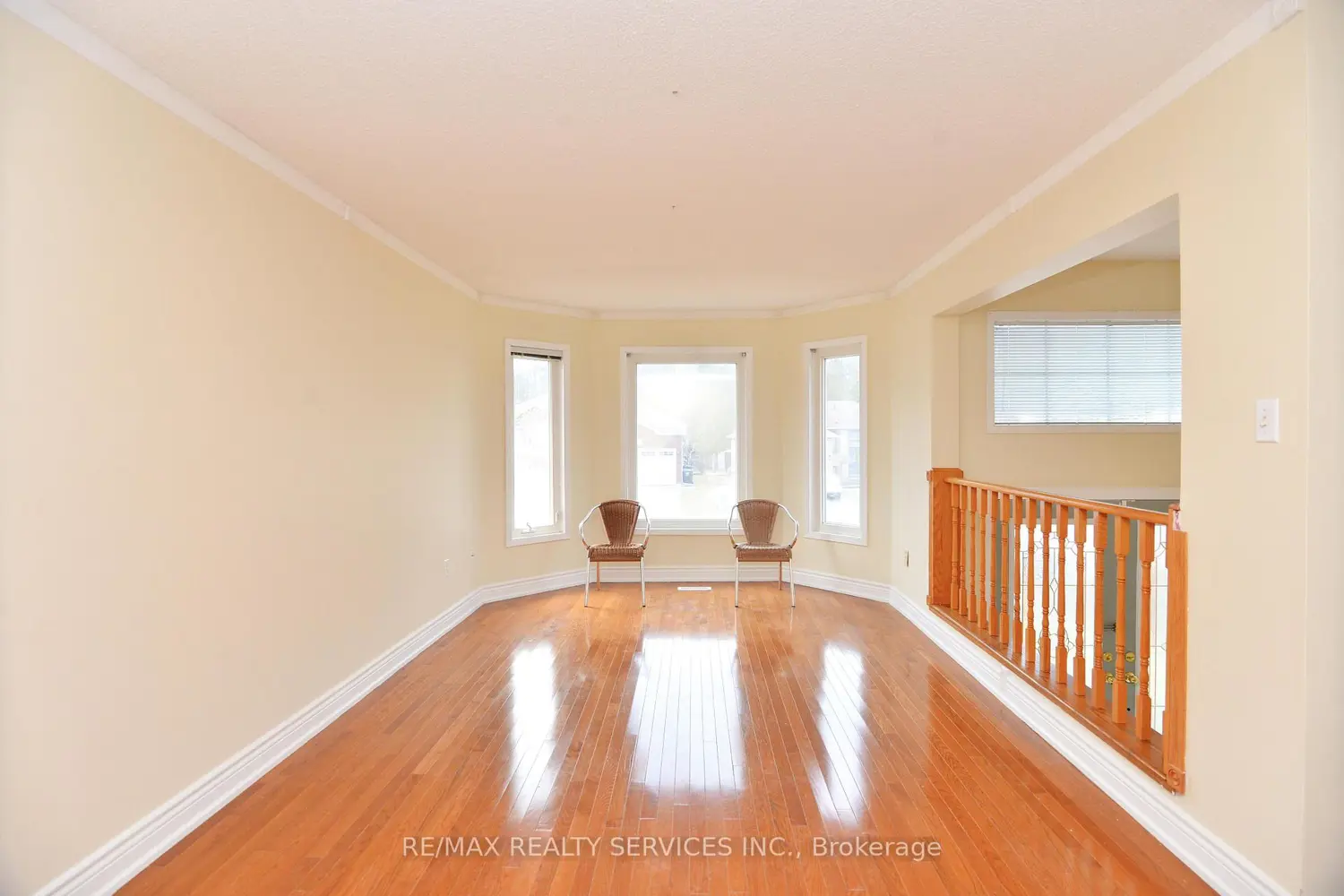 7 Bush Crescent photo 3
