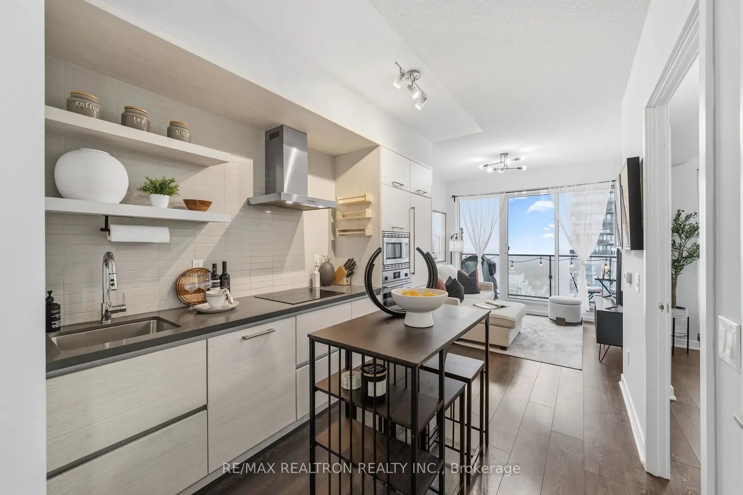 2221 Yonge Street 4710 photo 3