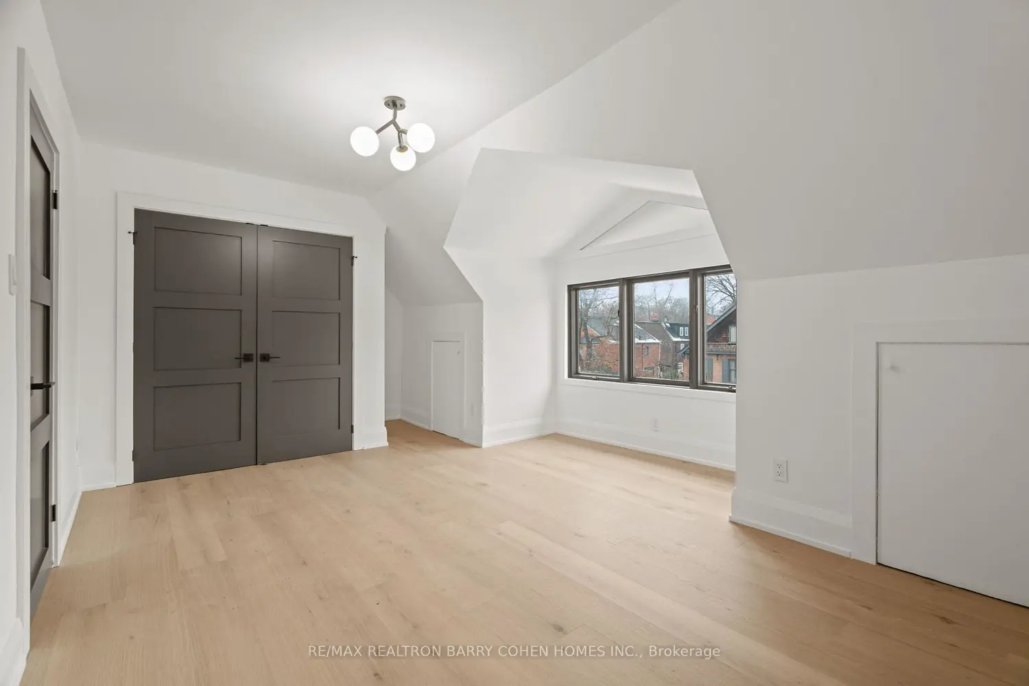 Additional image 15 of 231 Macpherson Avenue