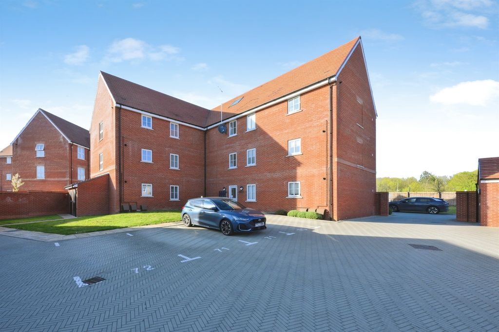 Additional image 15 of 2 bed flat for saleMoye Close, Hoddesdon EN11