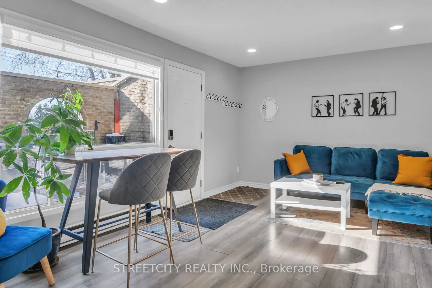 490 Southdale Road 8