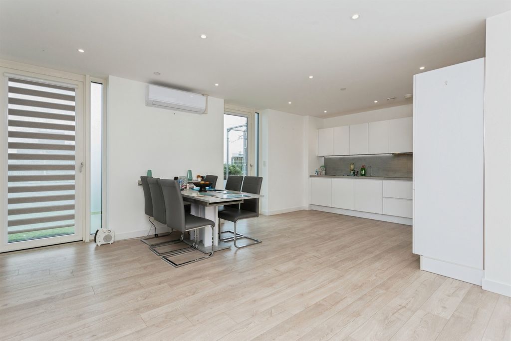 Additional image 4 of 3 bed flat for salePerceval Square, Harrow HA1