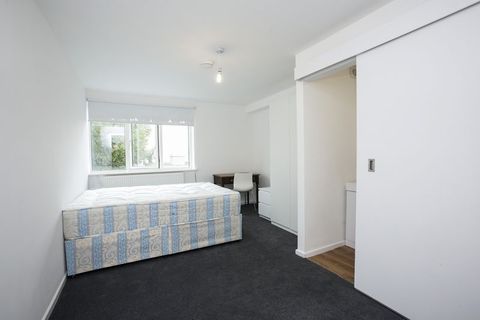 Mile End Road, Stepney E1, Room to rent