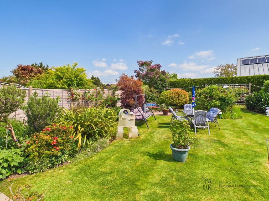 Additional image 6 of 5 bed detached house for saleHavant Road, Hayling Island PO11