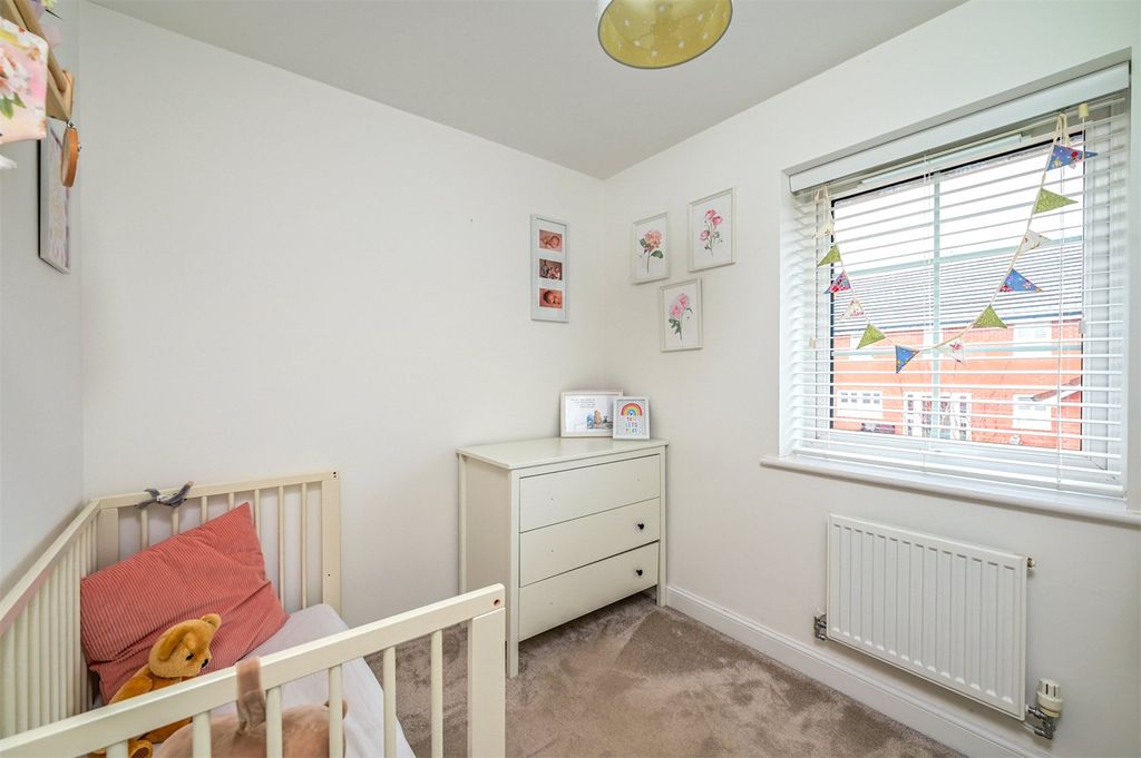 Additional image 18 of 4 bed detached house for saleViney Close, Hook, Hampshire RG27