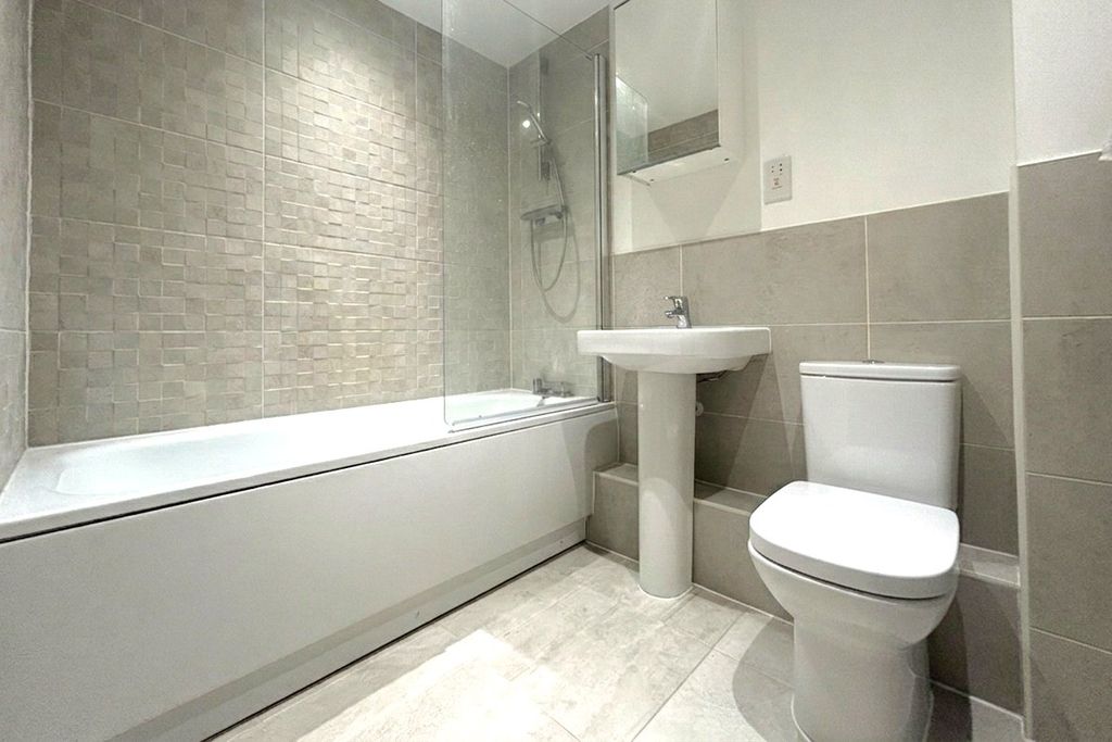 Additional image 6 of 1 bed flat for saleCarter Court, Hook, Hampshire RG27