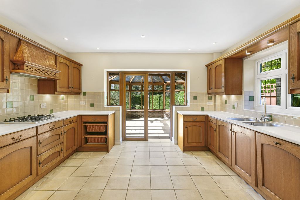 Additional image 7 of 5 bed detached house for saleOakfield Road, Harpenden AL5
