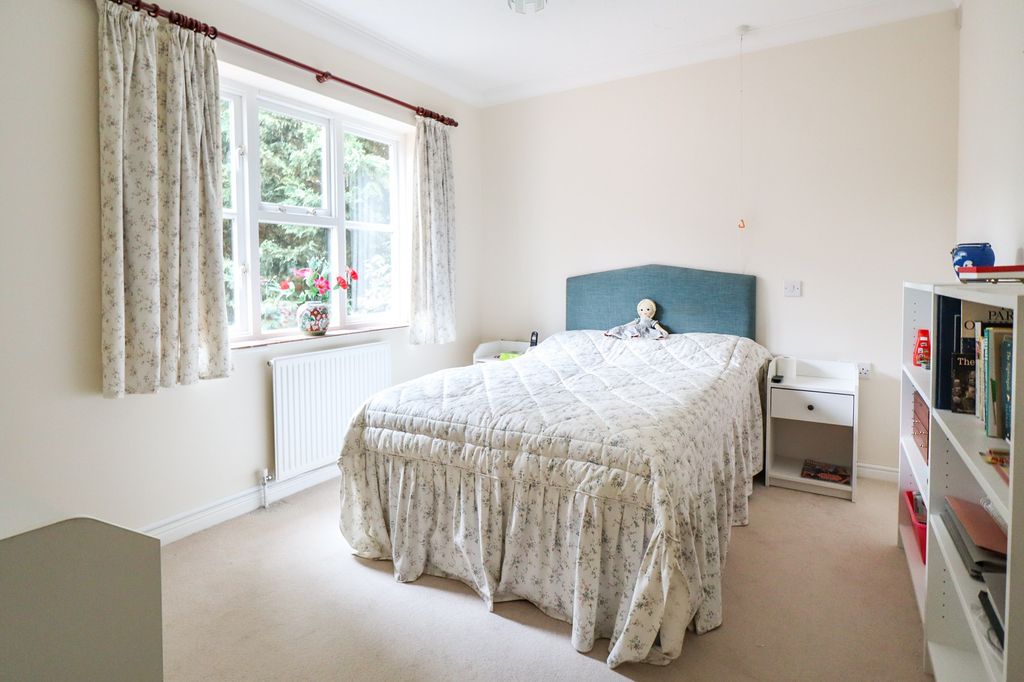 Additional image 5 of 2 bed flat for saleSun Lane, Harpenden AL5