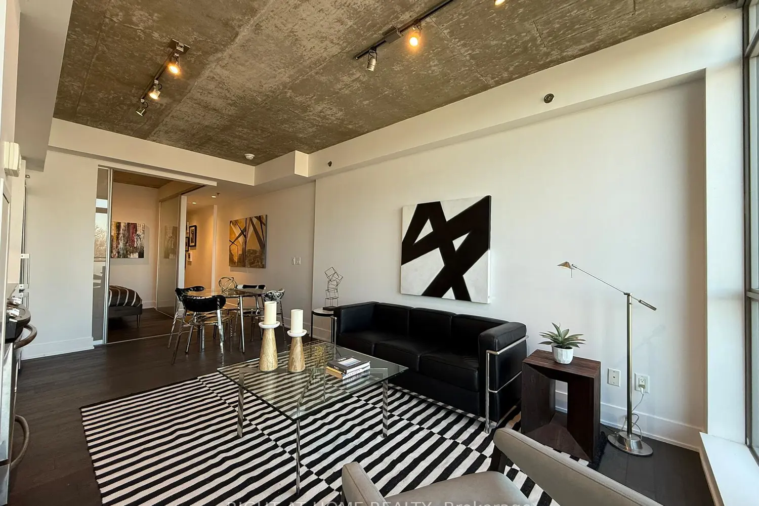 630 Queen Street 407 photo 2