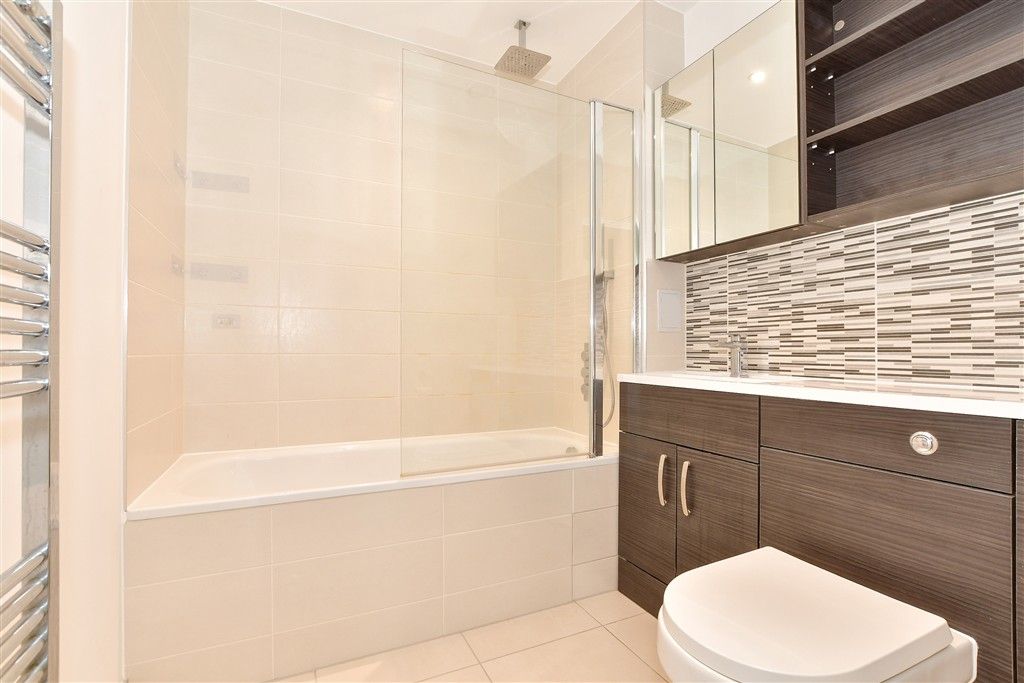 Additional image 8 of 2 bed flat for saleStation Road, Horsham, West Sussex RH13