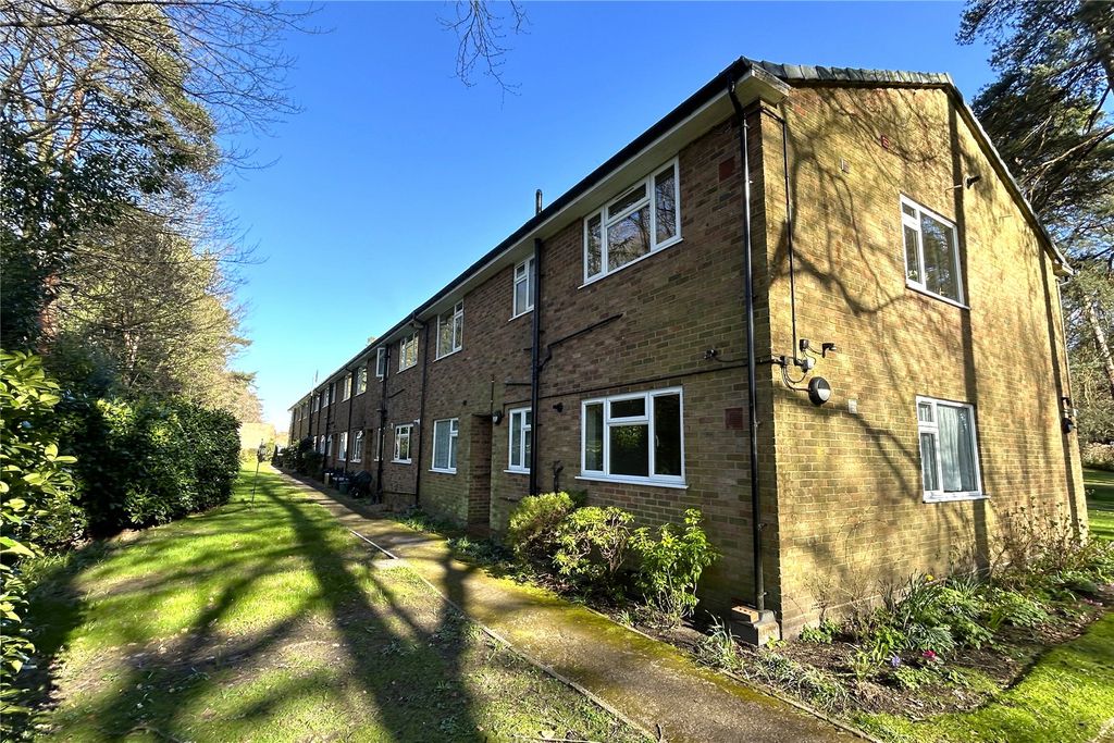 Additional image 7 of 2 bed flat for saleHindhead, Surrey GU26