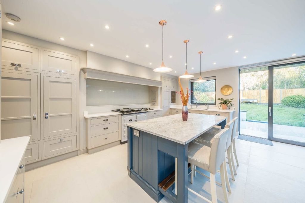 4 bed detached house for saleOrmond Crescent, Hampton TW12 photo 3