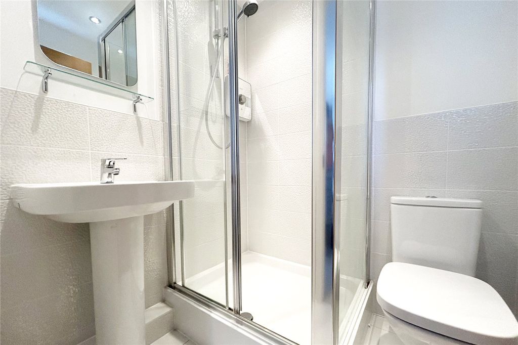 Additional image 10 of 2 bed flat for saleCarter Court, Hook, Hampshire RG27