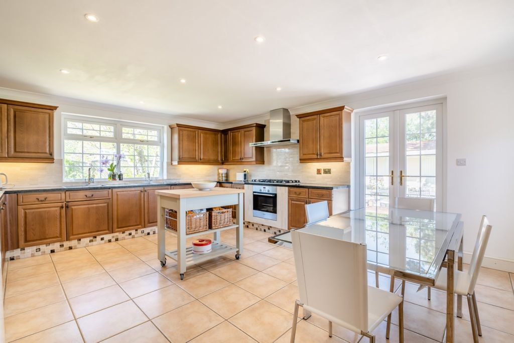 Additional image 4 of 4 bed detached house for saleSt. Marys Road, Hayling Island, Hampshire PO11