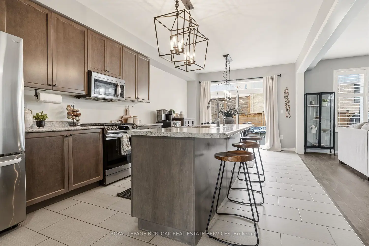 105 Larry Crescent photo 5