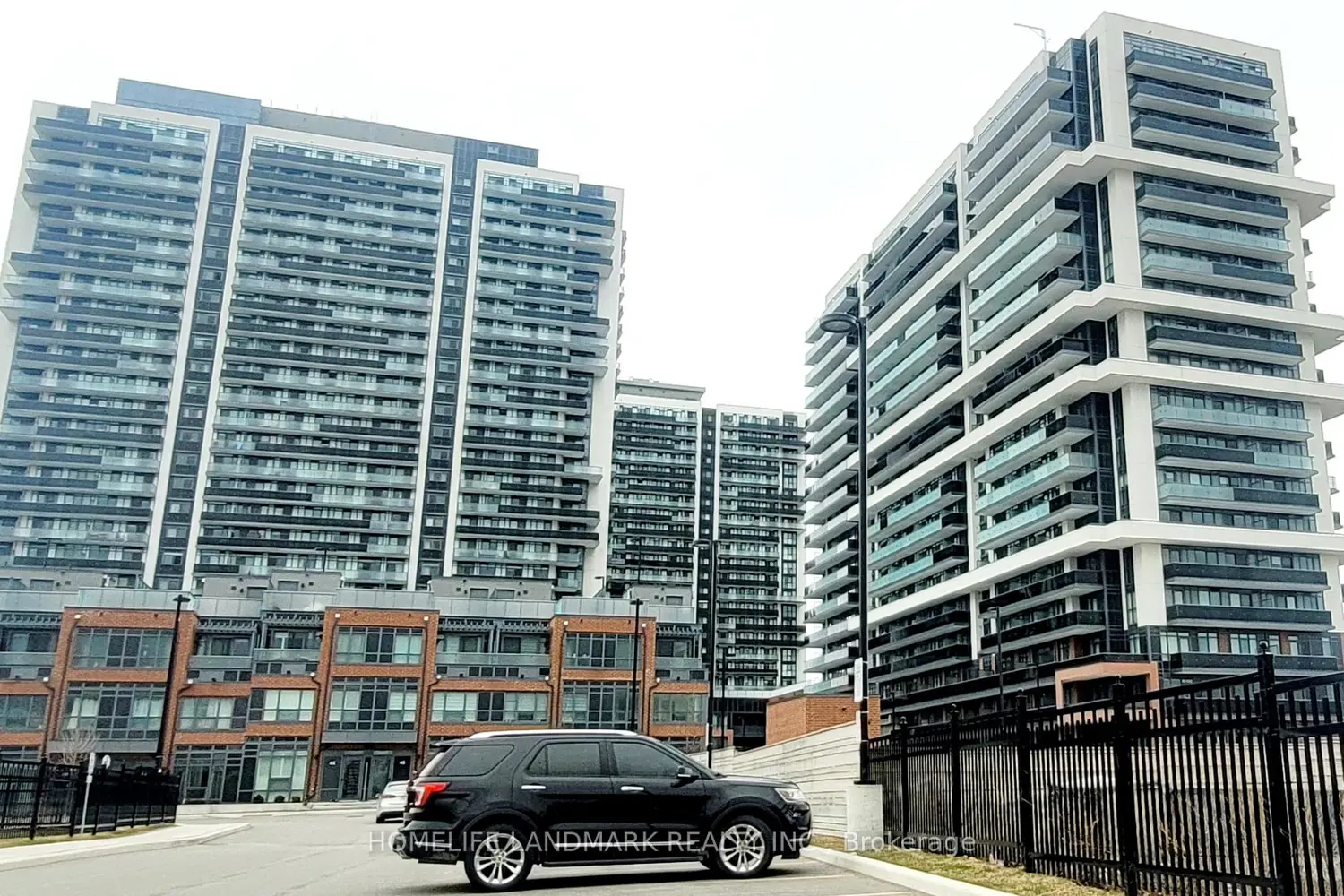 2545 Simcoe Street 724
